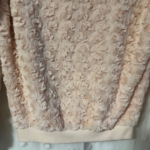 Light Pink Cozy Sweater Soft Rose Pattern Small - Picture 10 of 12